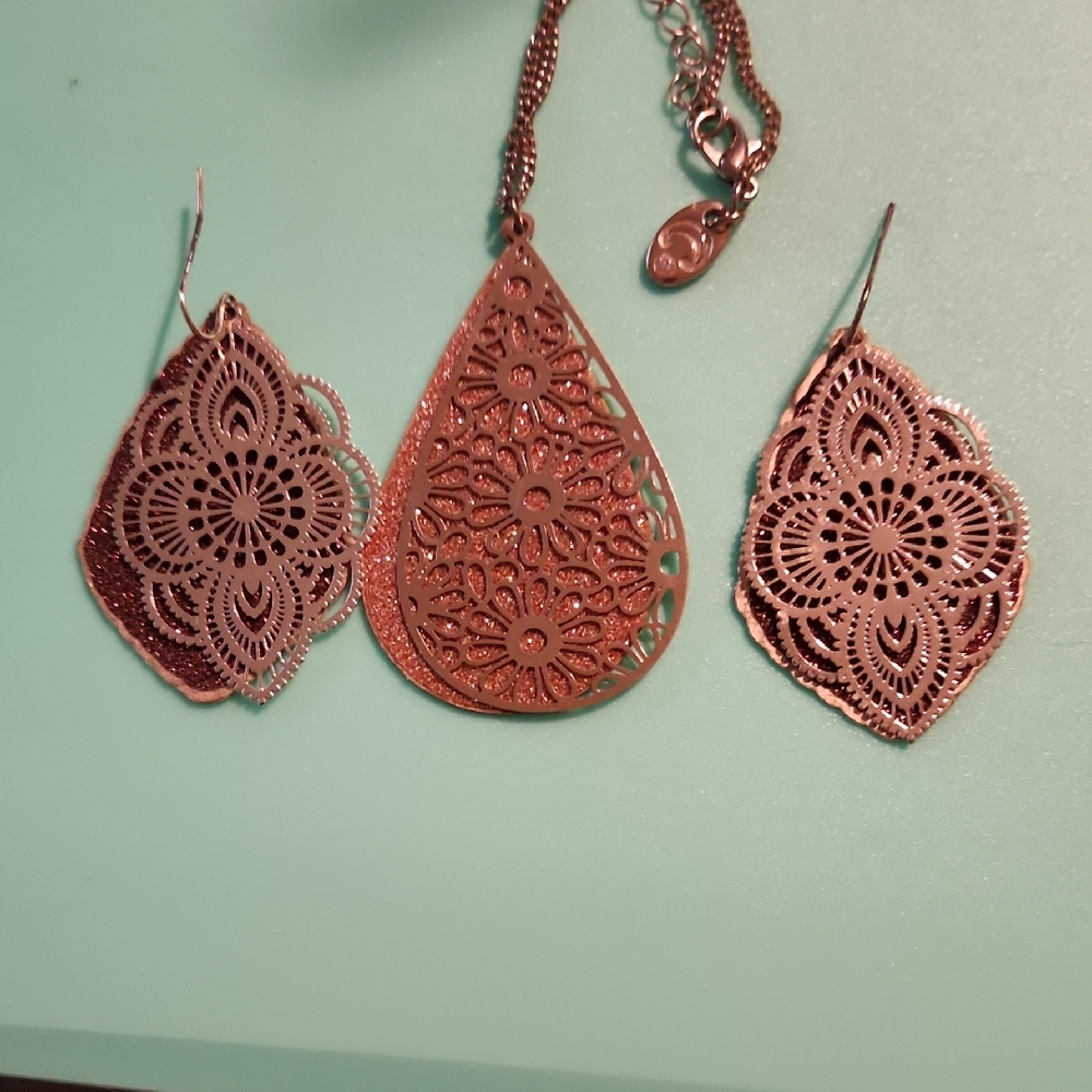 Charming Charlie Rose Gold Filigree Necklace Set
